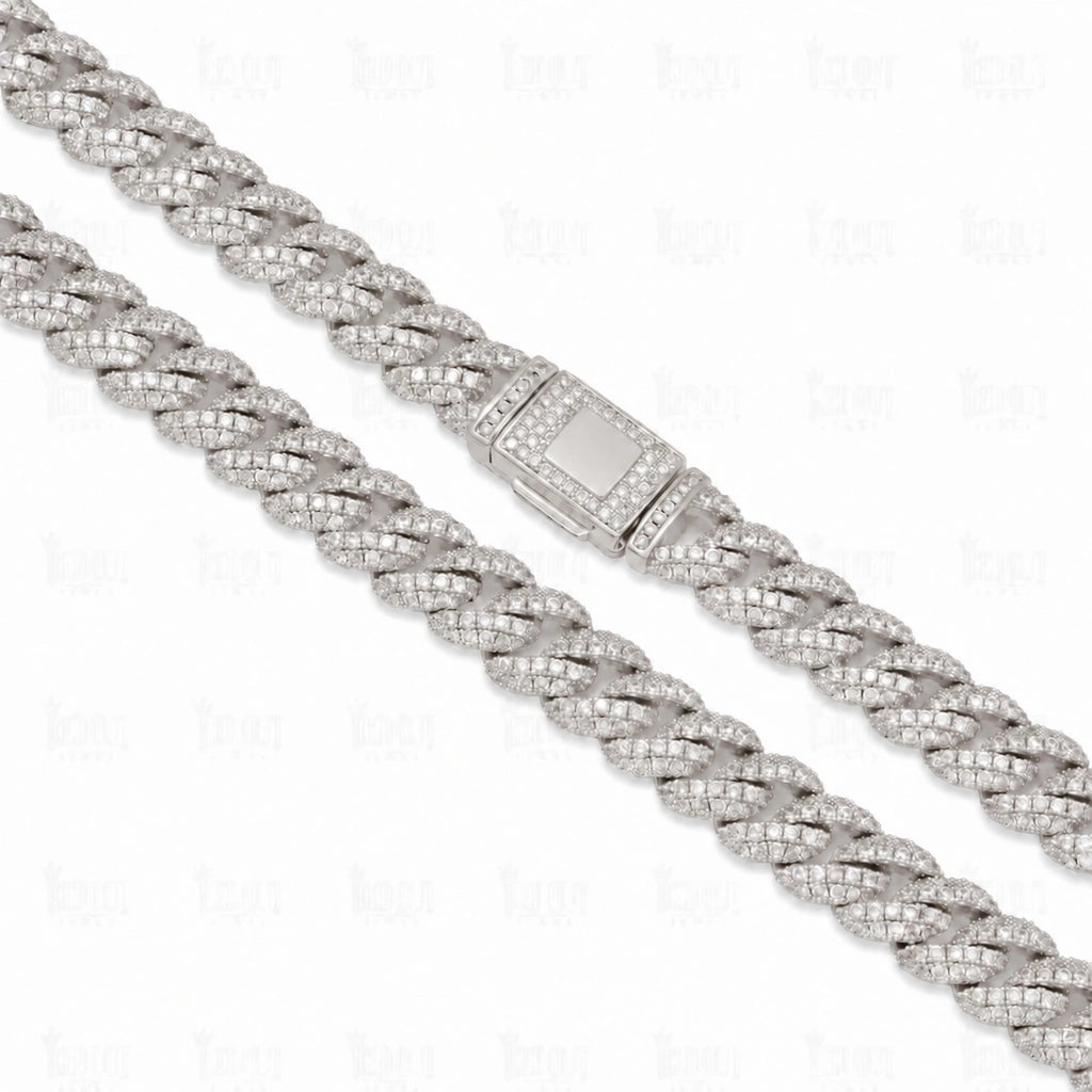 zoom view of moissanite cuban chain
