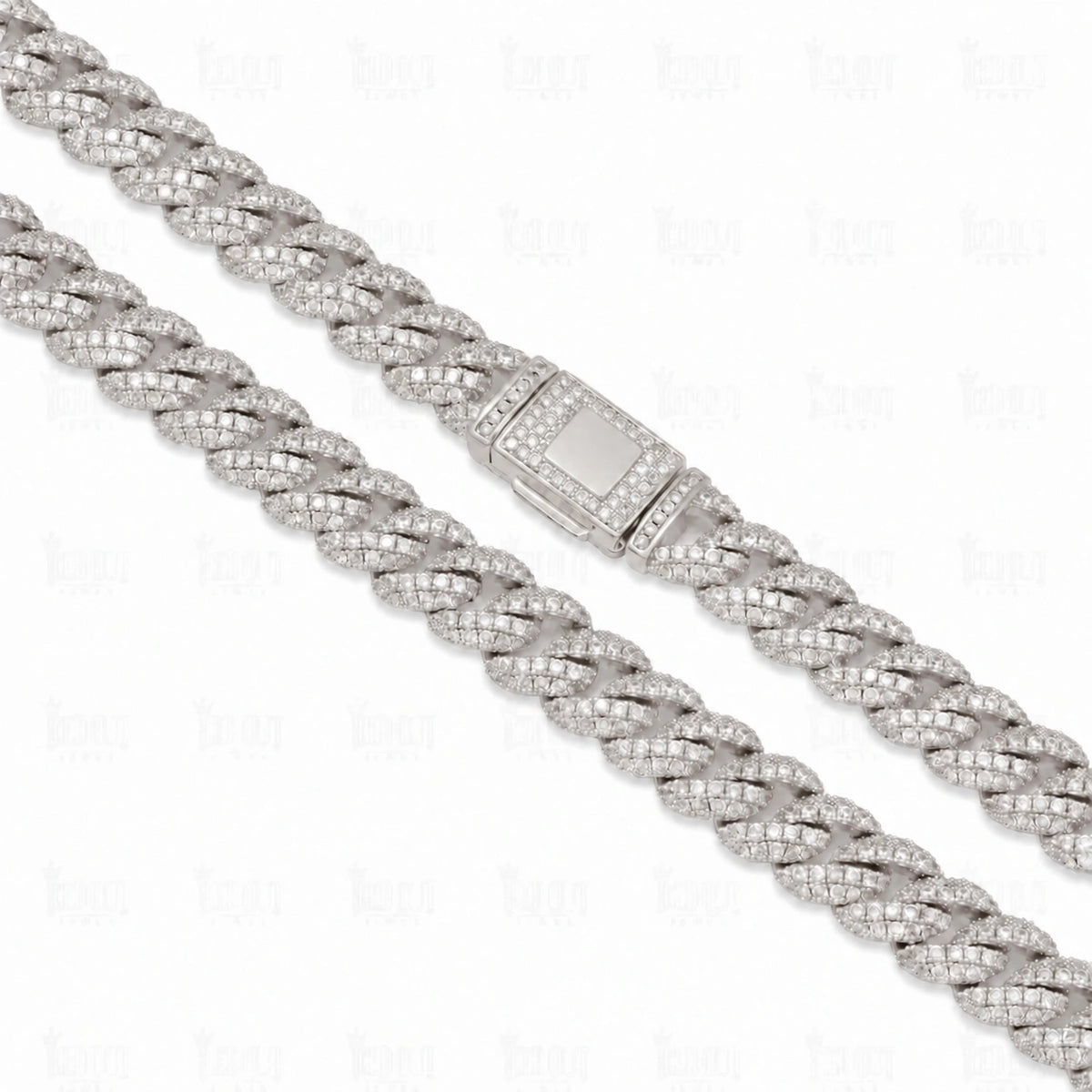 zoom view of moissanite cuban chain