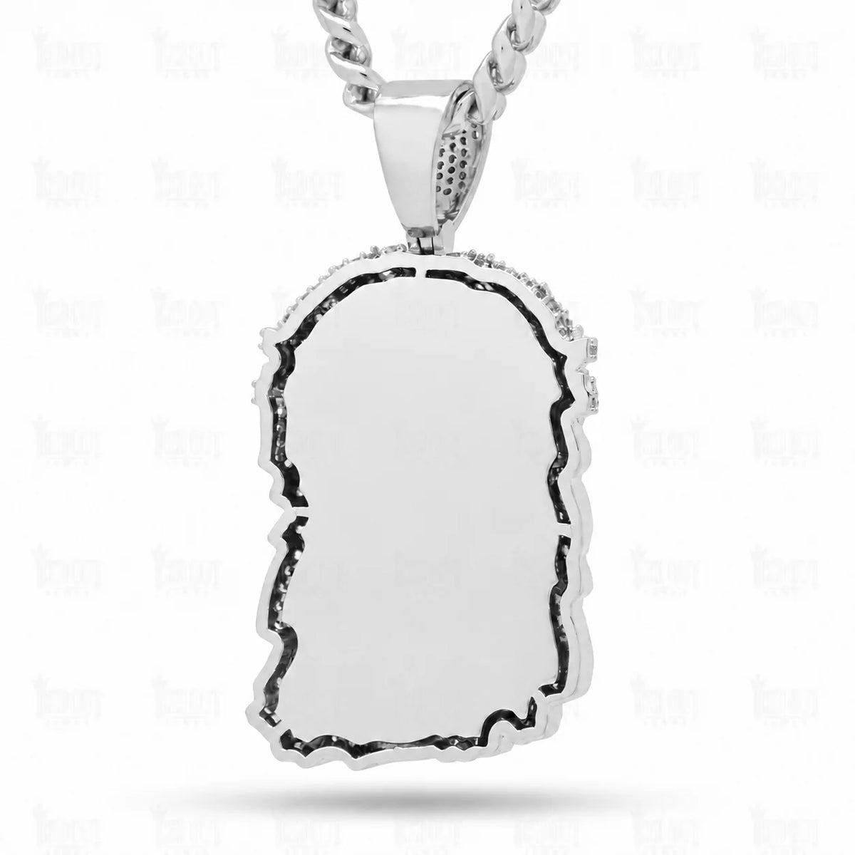 back view of necklaces moissanite​

